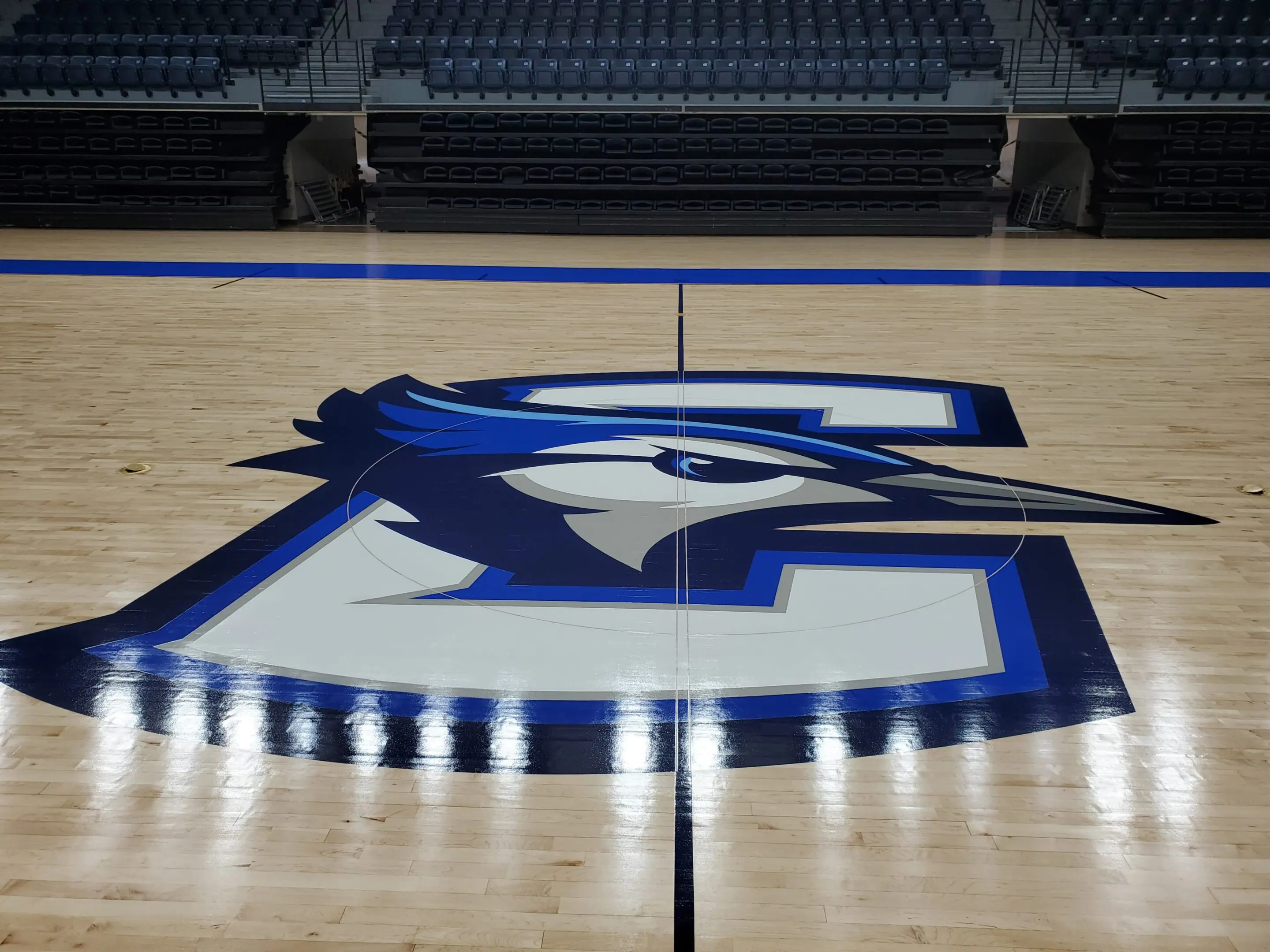 A basketball court with the logo of creighton.