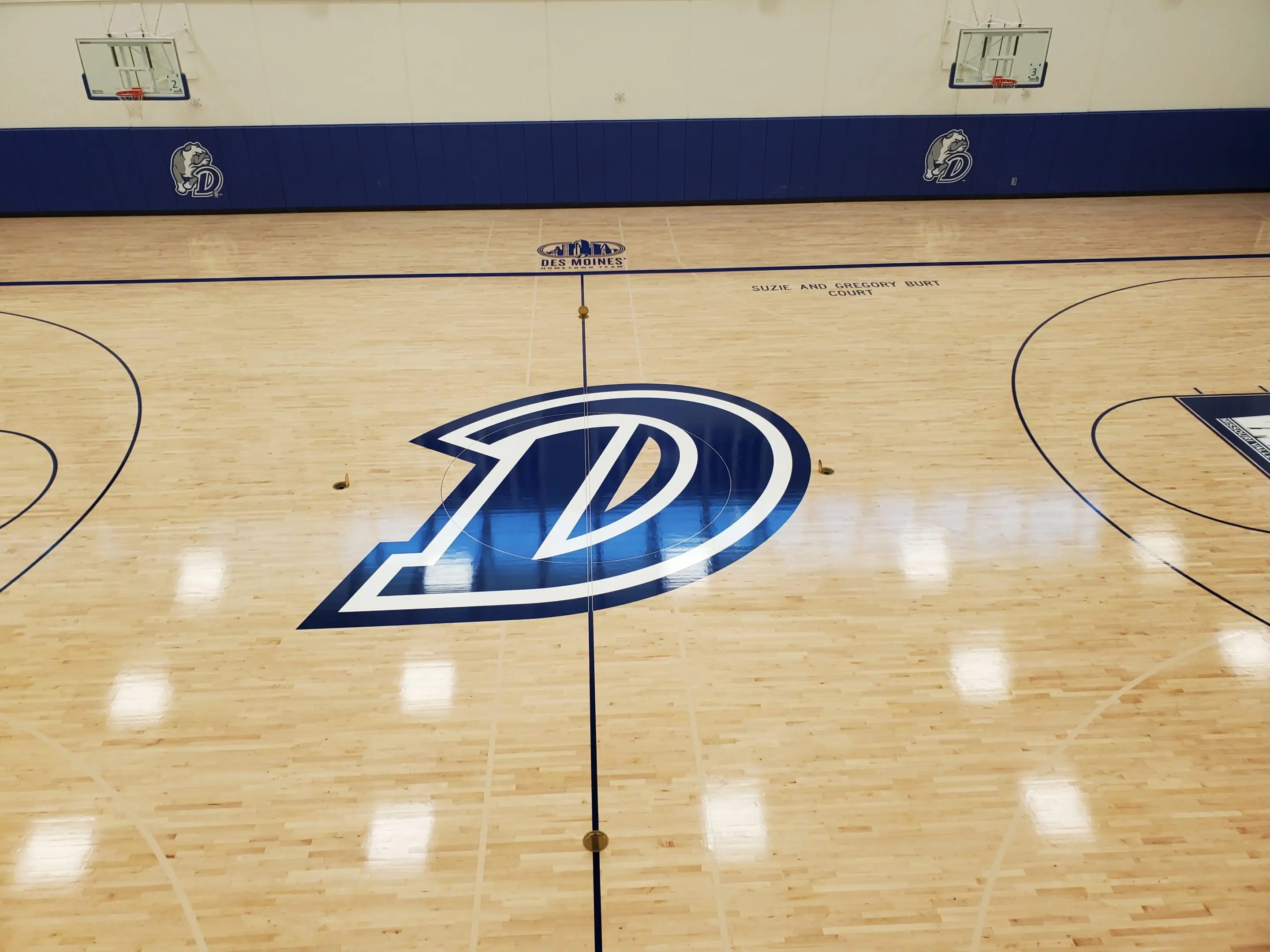 A basketball court with the letter d on it.